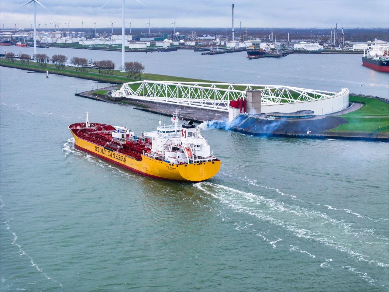 全球集装罐供应商-思多而特集装罐事业部(Stolt Tank Containers)深度解析2025海运集运市场变局与运价走势