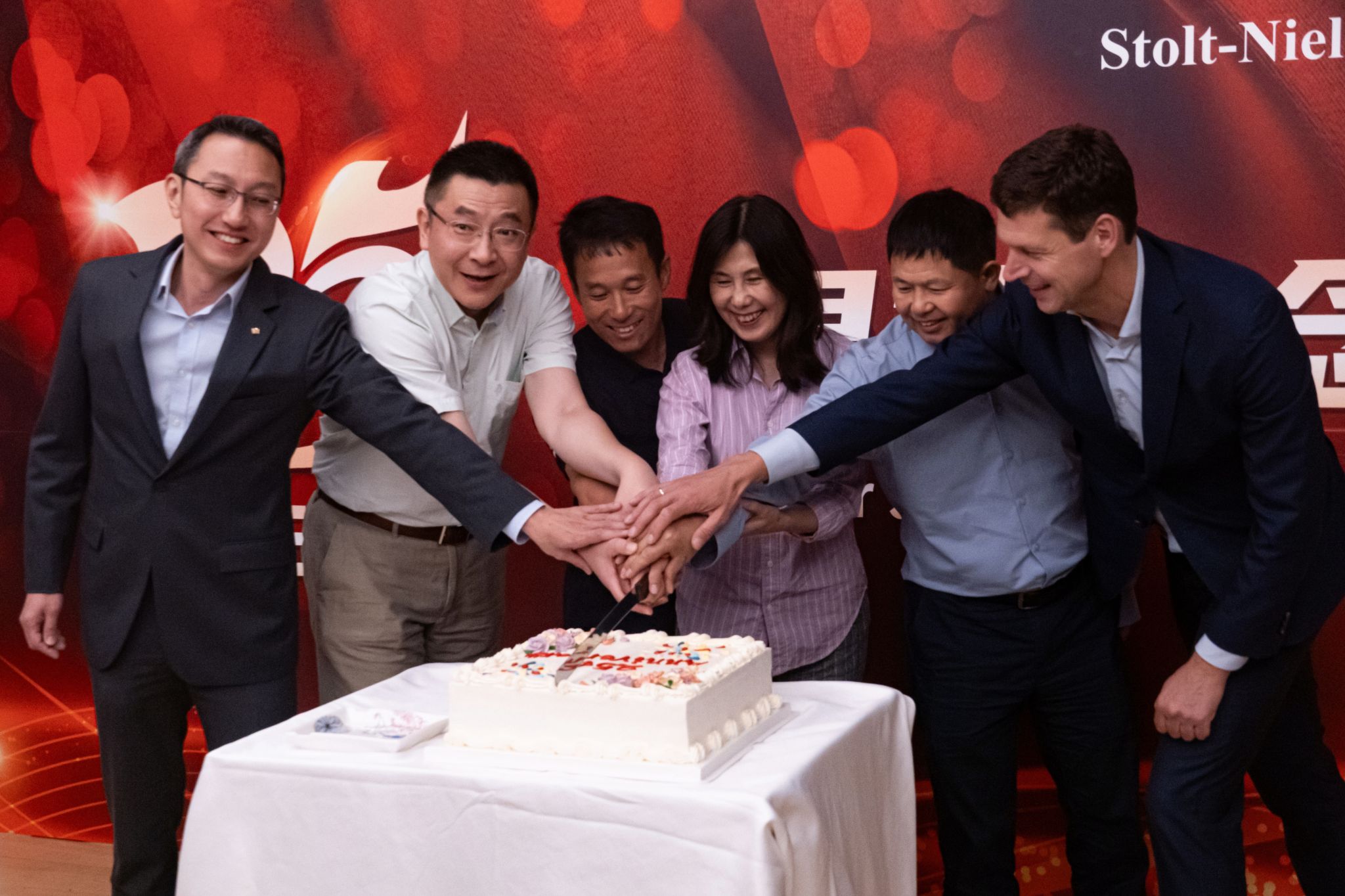 STC 总裁Hans Augusteijn庆祝中国液体物流员工25周年服务-全球集装罐供应商-思多而特集装罐事业部(Stolt Tank Containers)