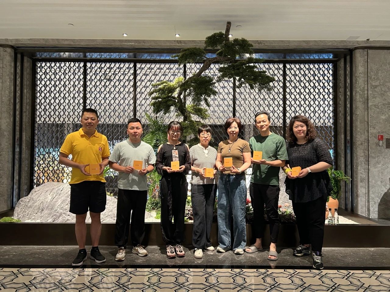 全球集装罐供应商-思多而特集装罐事业部(Stolt Tank Containers)河南团建绮梦,铸物流辉煌 24